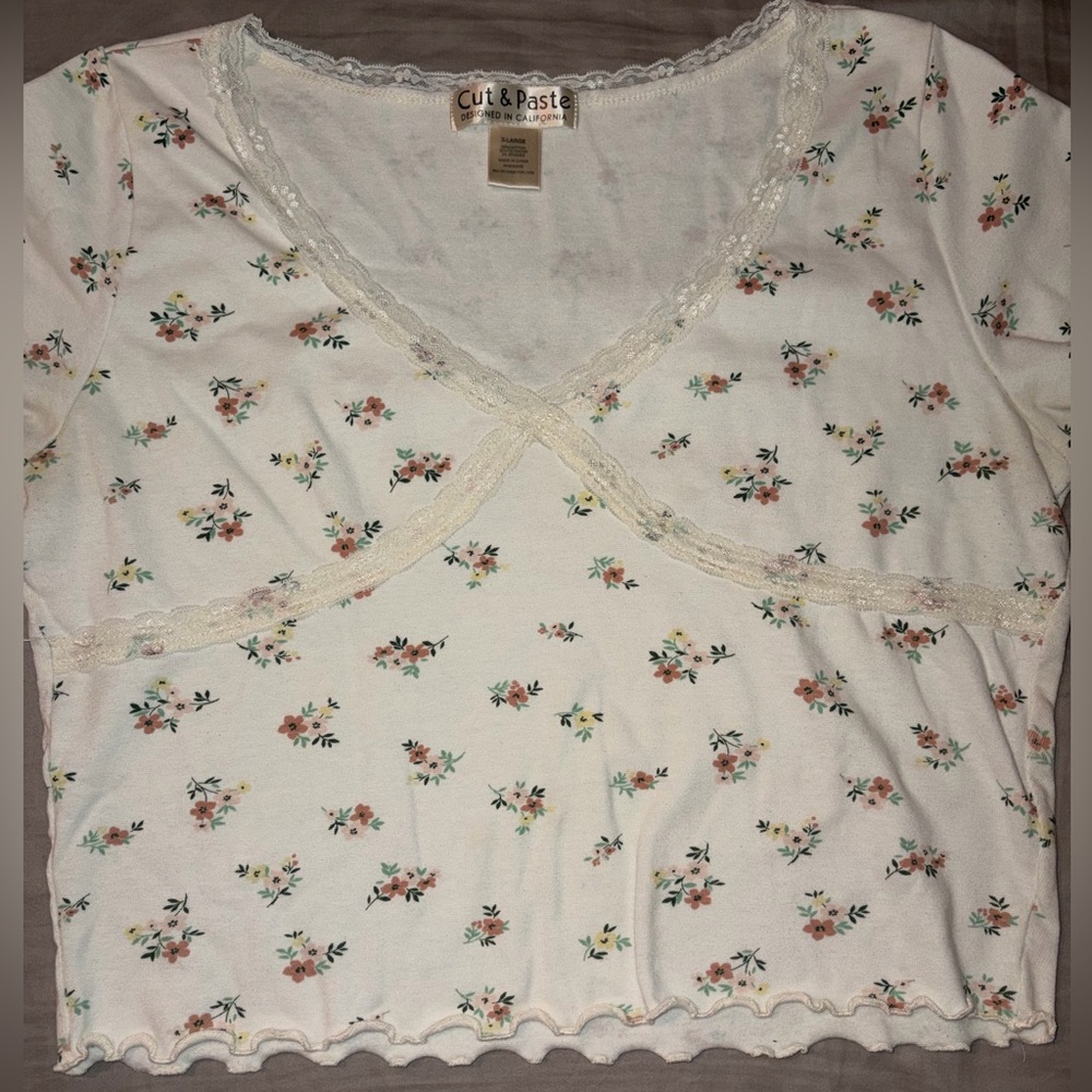 Cut & Paste White Floral Lace-Trim Short Sleeve Top
